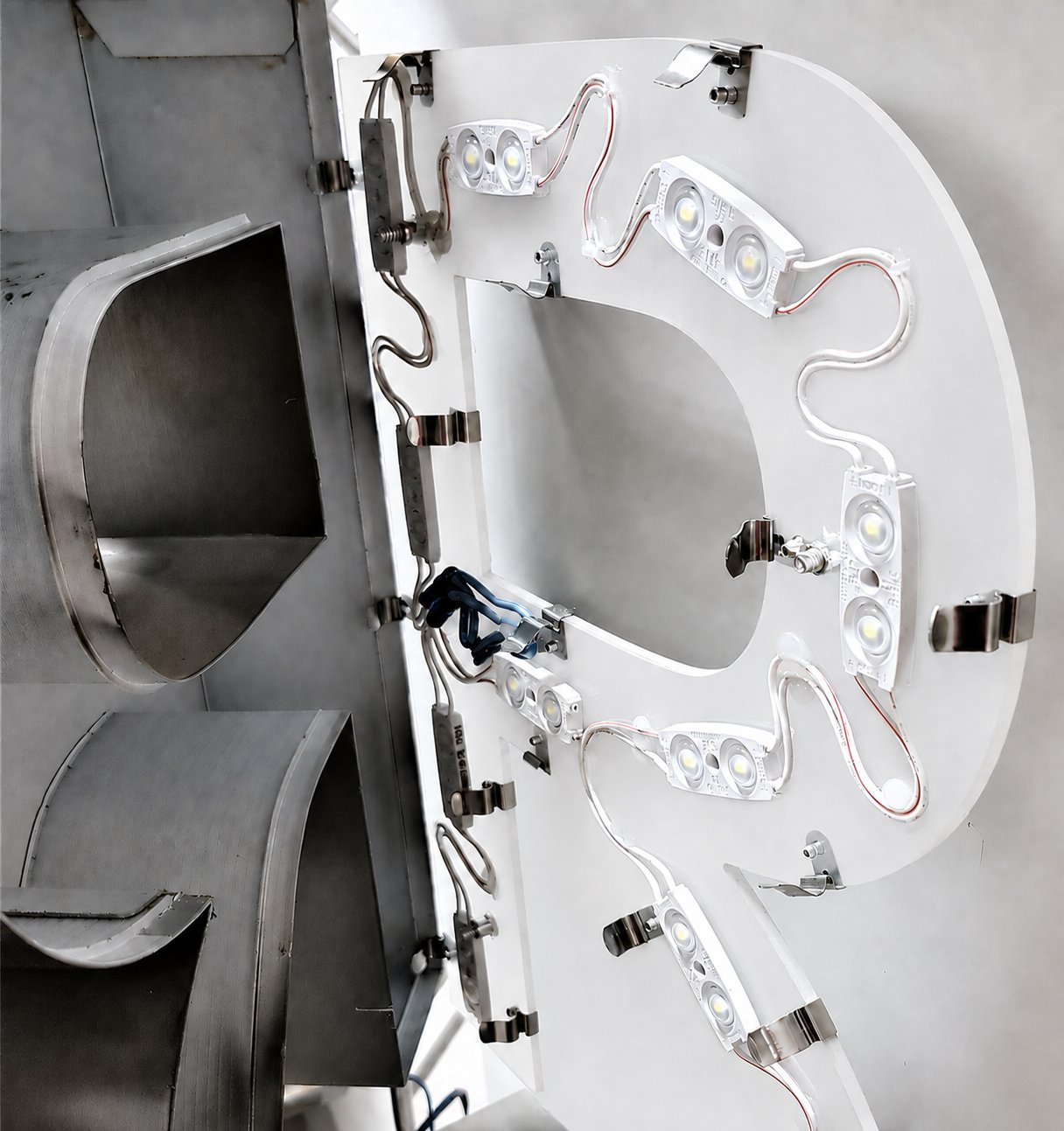 Clip system for trimless letter LED installation